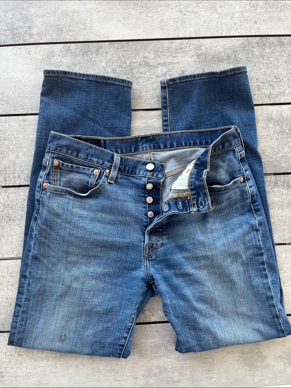 Classic Levi’s 501 Blue Button-Fly Jeans well worn 32x30